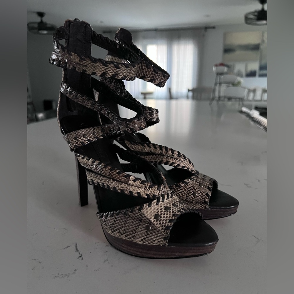 Bcbgmaxazria snake print heels size 6.5